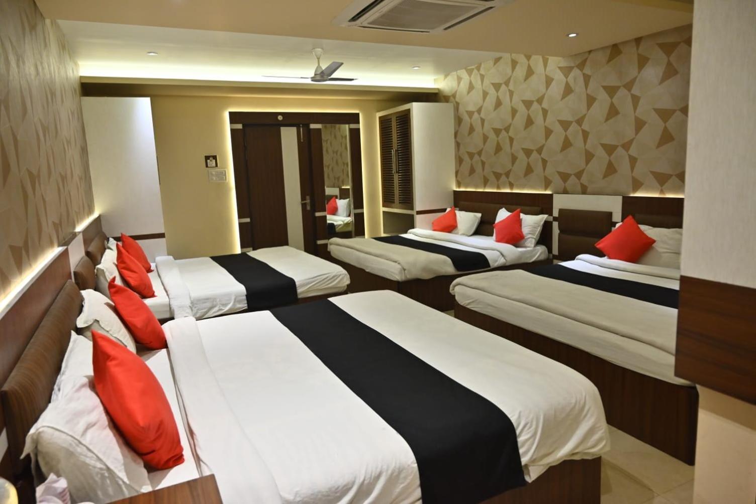 קאנפור Hotel Royal Cottage מראה חיצוני תמונה